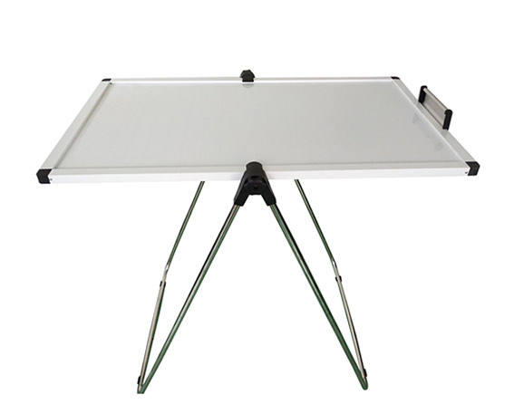 Flip chart board khi chuyển thành hình chiếc bàn